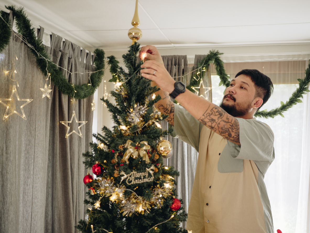 Man decorating tree - Background Image