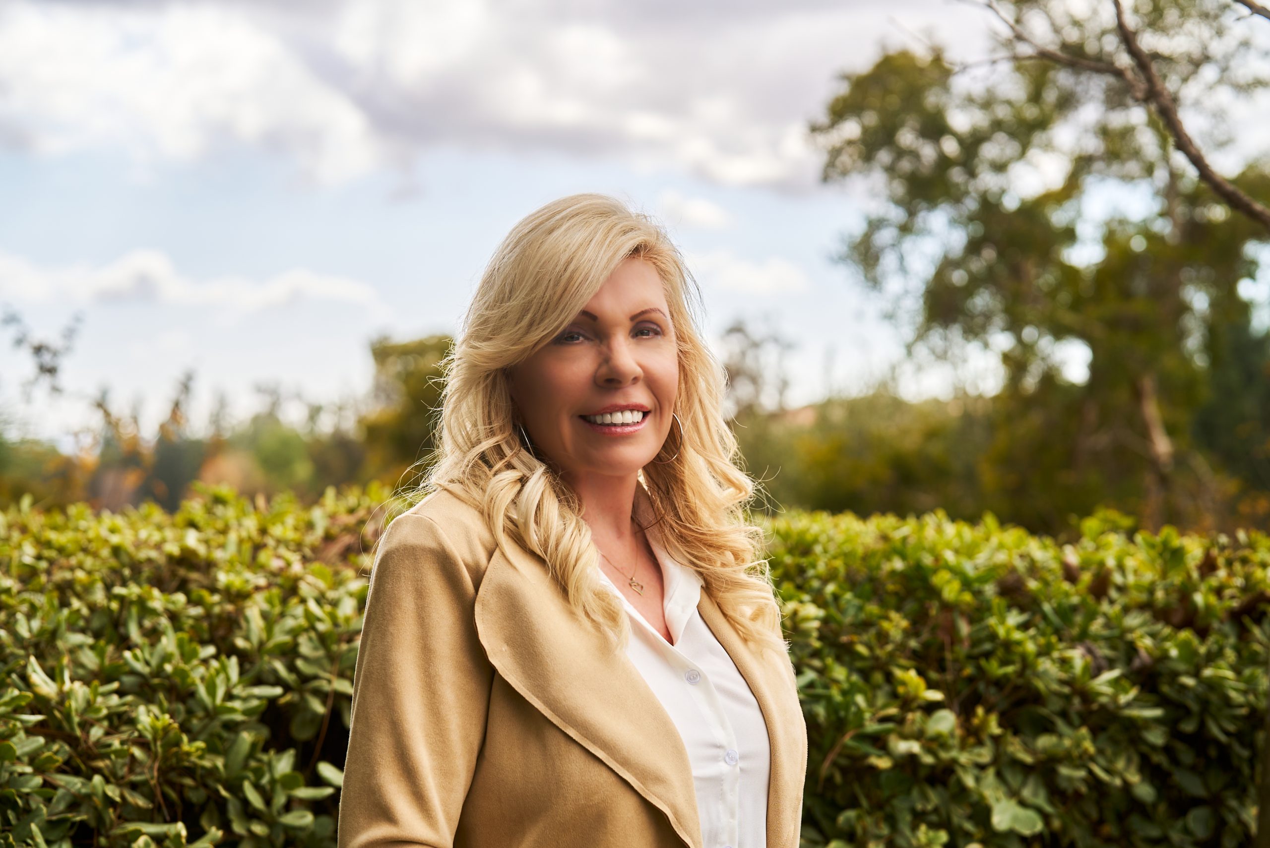 STV04990Adjustment1 Karen Fischer – Empowering Divorce Coaching & Document Support | VoyageLA Feature